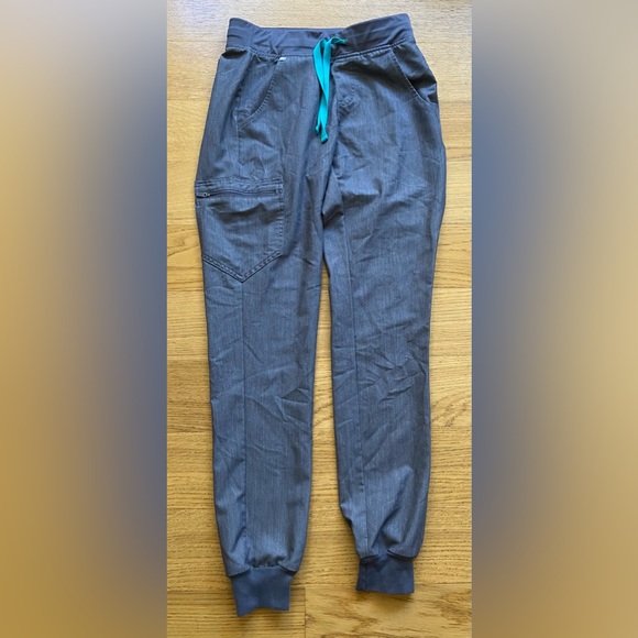 FIGS Zamora Joggers (2 for $40) - Picture 1 of 4